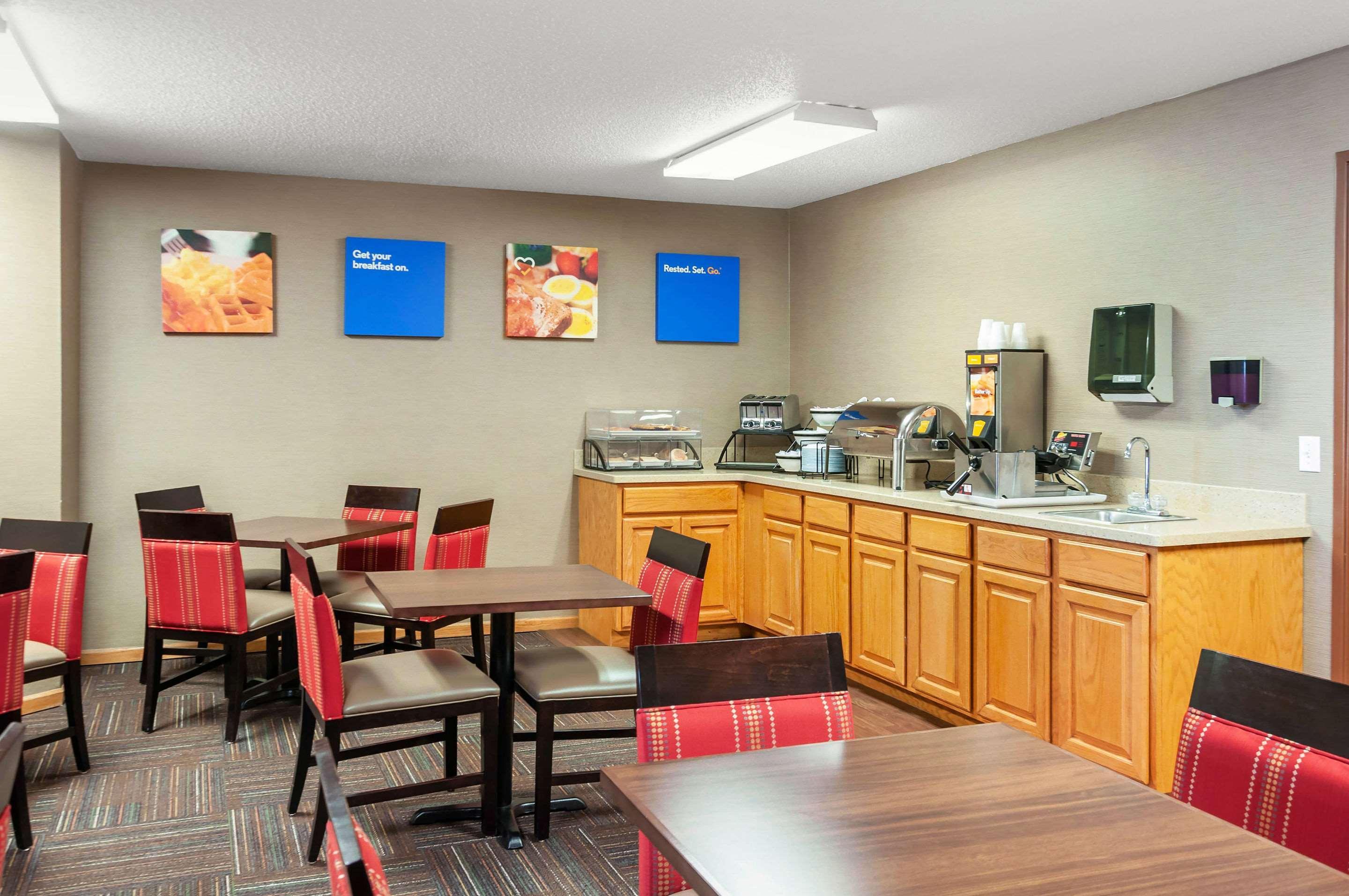 Comfort Inn Dyersville Near The Field Of Dreams Exterior foto